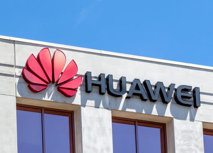 Fachada de um dos prédios da Huawei no Canadá