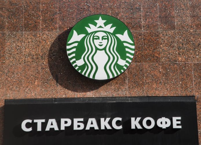 Logotipo da Starbucks em russo.