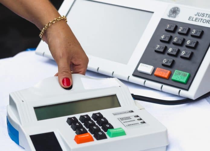 urna eletrônica biometria eleições documento válido