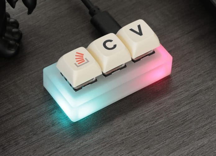 The Key V2, um teclado de apenas 3 teclas com luzes RGB
