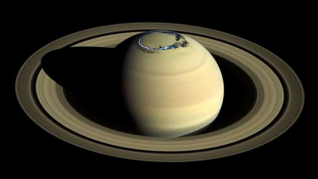 Imagem composta da aurora de Saturno, pela sonda Cassini