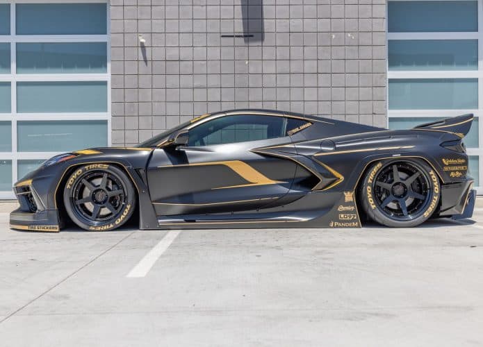Corvette C8 bastante modificado
