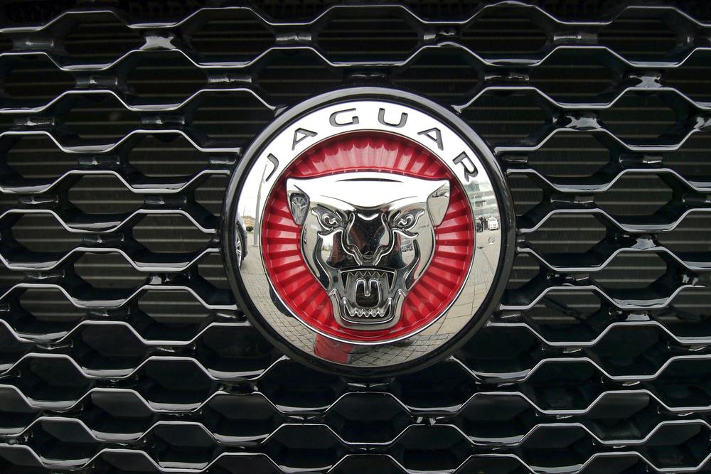 Detalhe do emblema da montadora britânica Jaguar