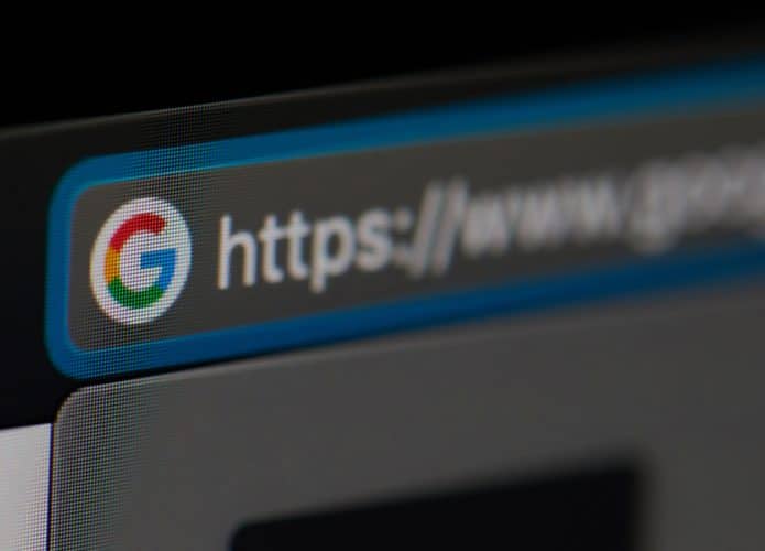 Imagem-conceito relativa a domínios sequestrados no Google por hackers