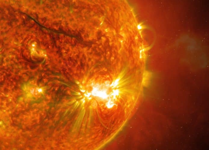erupcao-solar-tempestade-solar-695x500