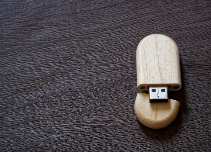 Imagem de cartão USB para nota sobre dados perdidos em cidade do Japão