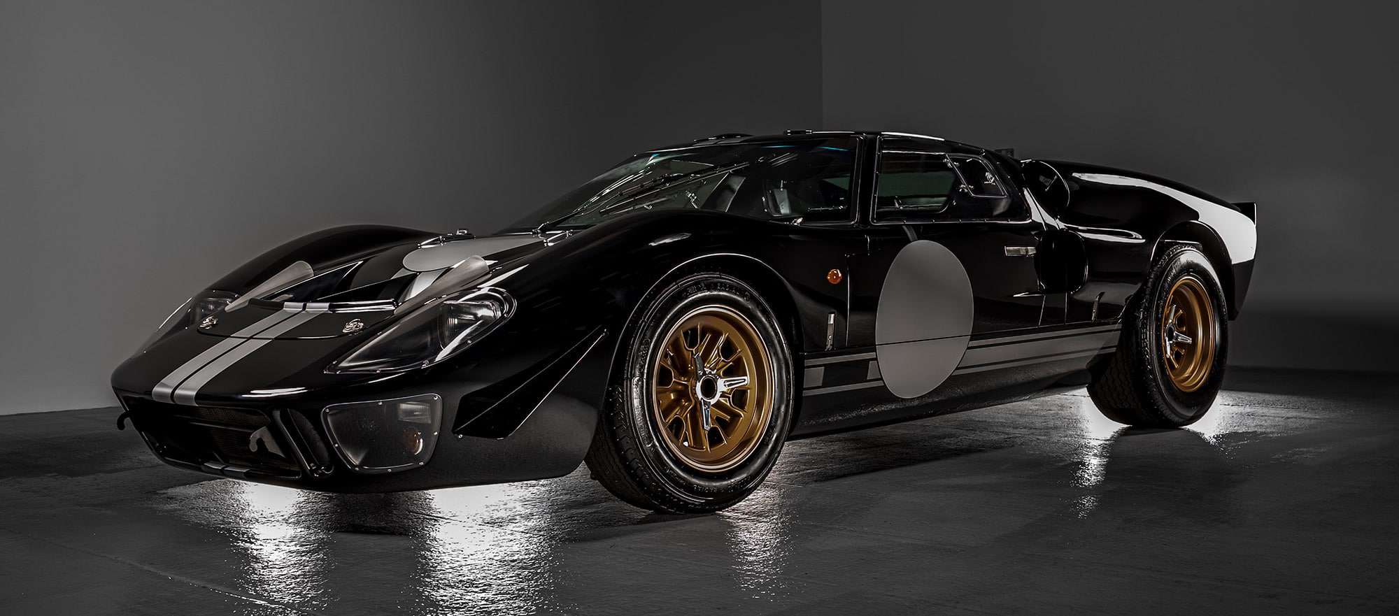 Clássico Ford GT40 se torna elétrico pelas mãos de especializada e fica mais potente ainda
