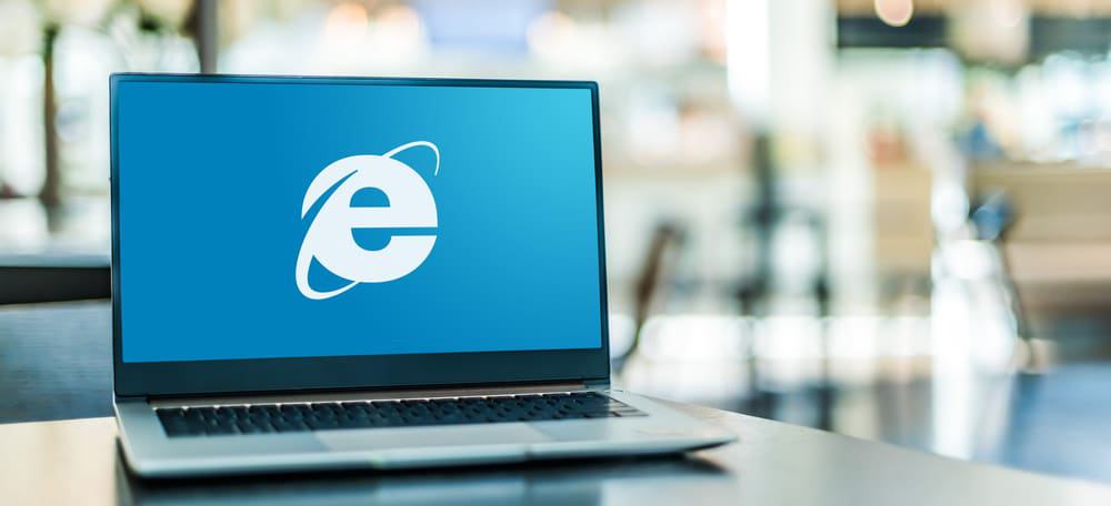 Ícone do Internet Explorer na tela de um notebook