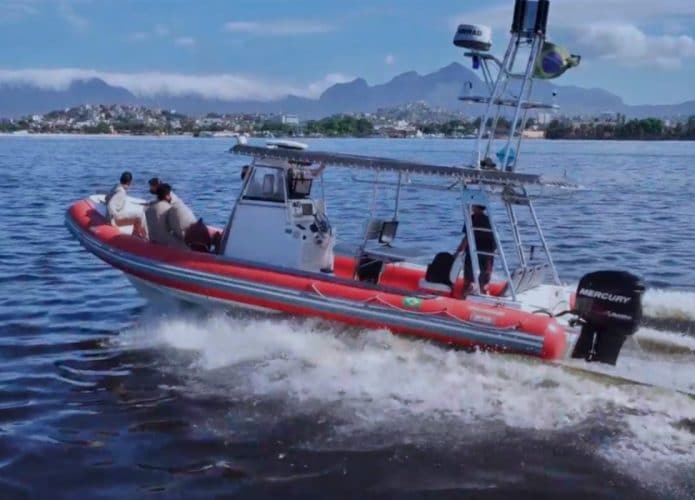Lancha autônoma em testes da Marinha do Brasil