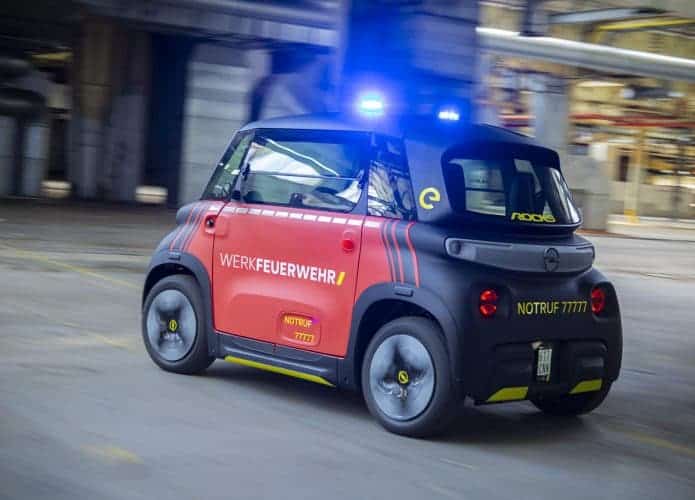 Opel Rocks-e elétrico na fábrica como veículo da brigada de incêndio