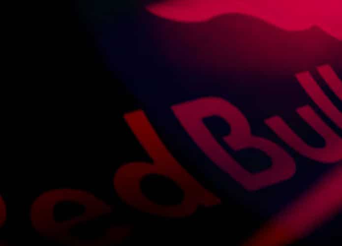 Detalhe de um veículo da Red Bull