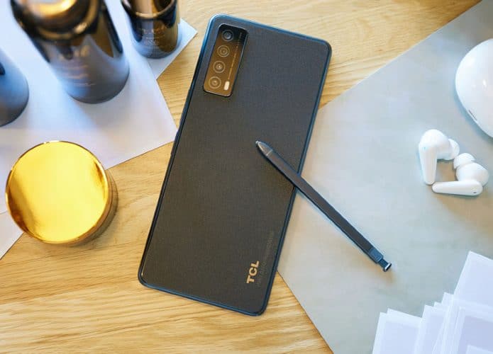 TCL Stylus 5, um dispositivo de entrada com compartimento para caneta stylus