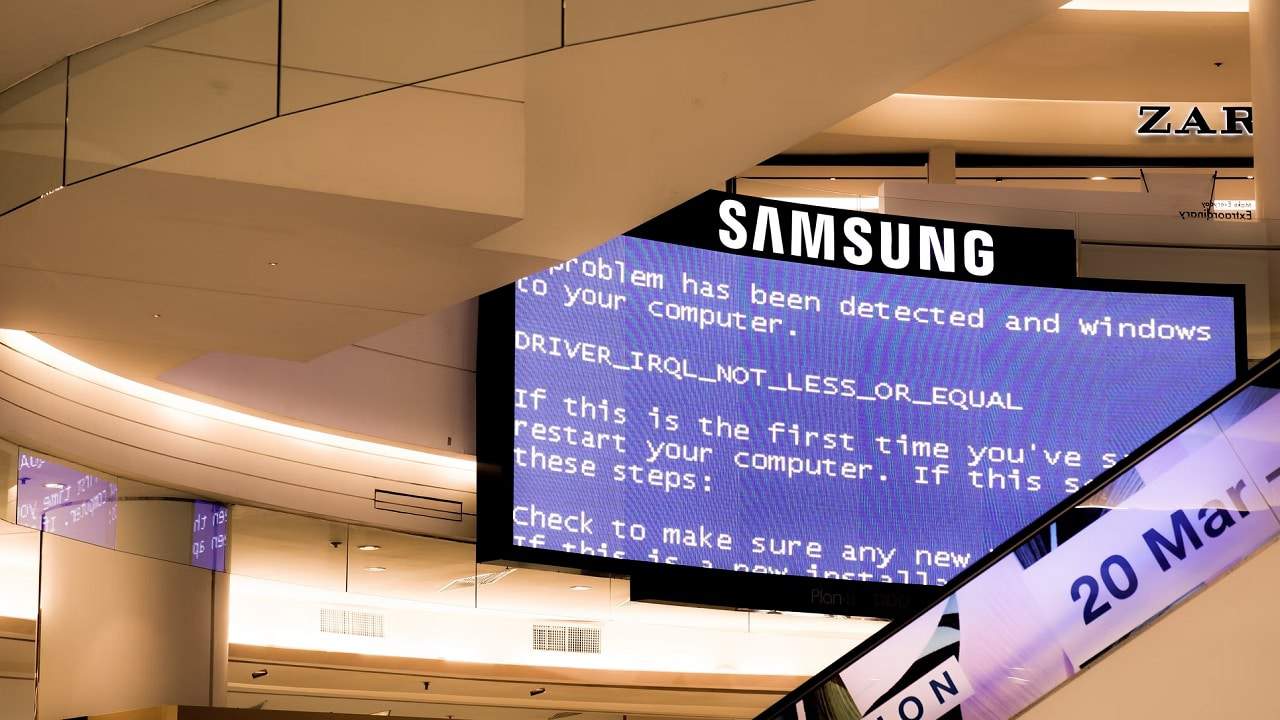 Imagem no aeroporto de Bangcoc mostra erro de configuração em telas digitais