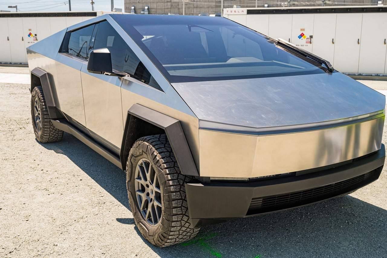 Piadinha de Elon Musk? Tesla divulga vídeo de teste de segurança do Cybertruck que não mostra nada