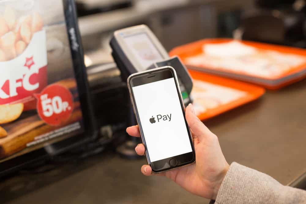 Apple é processada por sistema de pagamento Apple Pay