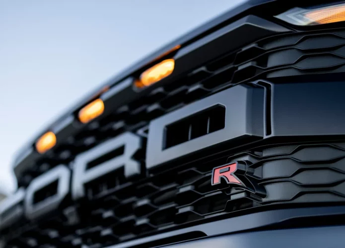 Ford apresenta nova F-150 Raptor R de 700 cv, a versão mais potente da picape até aqui