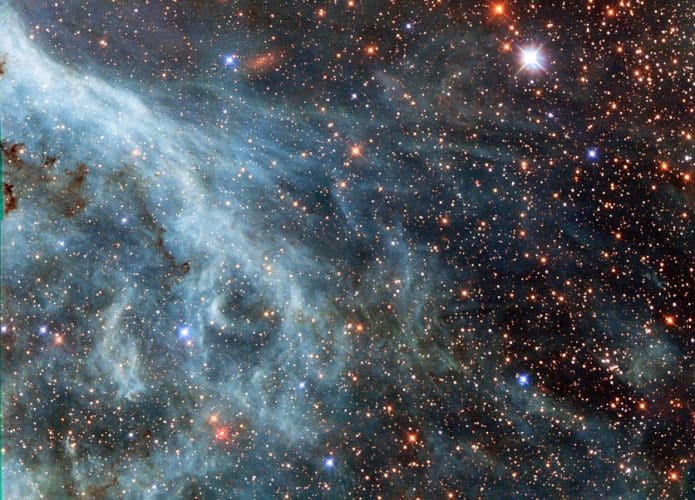 Imagem captada pelo telescópio Hubble mostra plumas brilhantes da Grande Nuvem de Magalhães. Imagem: ESA/Hubble & NASA