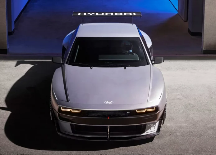 Hyundai apresenta conceito de veículo esportivo movido a hidrogênio com visual retrô