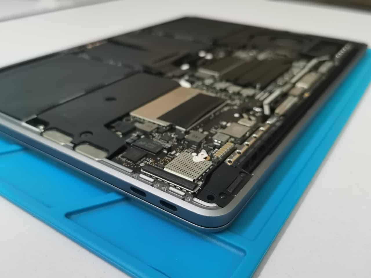 MacBook desmontado