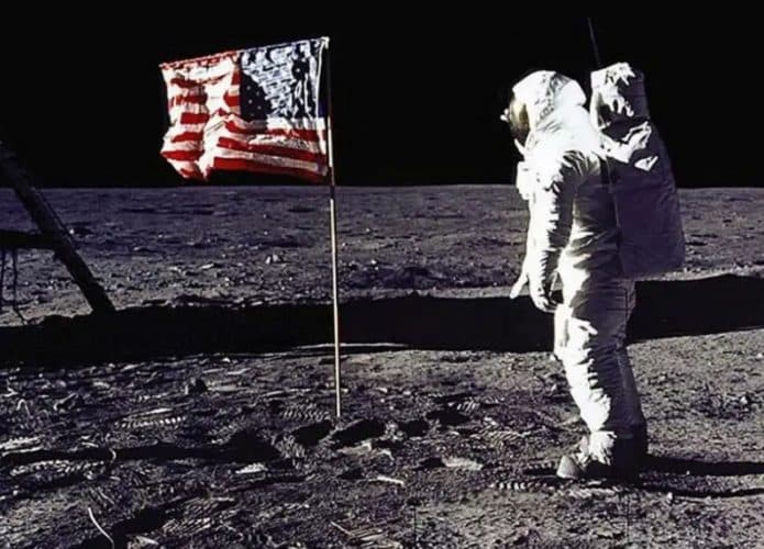 Neil-Armstrong-Lua-695x500