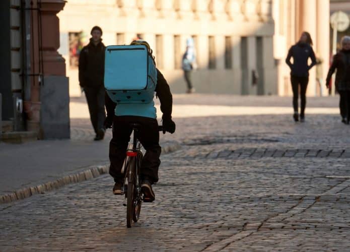Projeto garante melhorias no trabalho a entregadores de aplicativo
