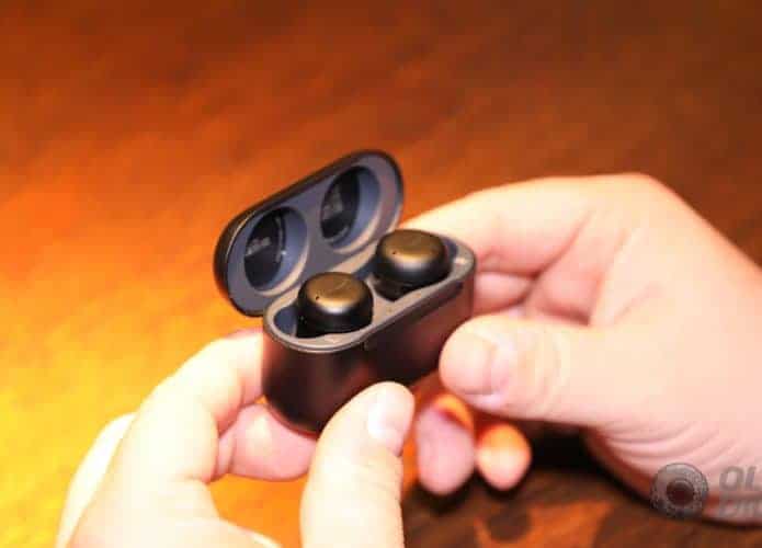 Amazon Echo Buds 2ª geração (Imagem: Mario Kurth/Olhar Digital)