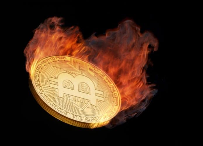 Criptomoeda em chamas: imagem para nota sobre falência do Voyager Digital