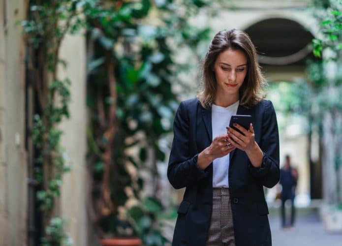 Como fazer cartão digital WhatsApp?