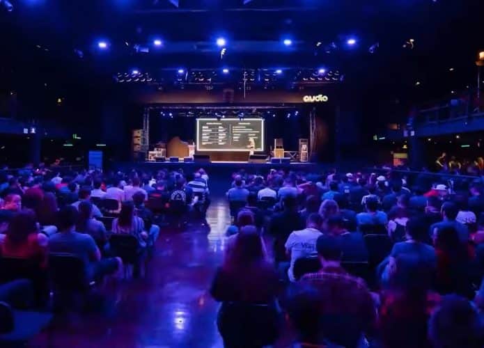Captura de imagem de uma das edições do evento hacker