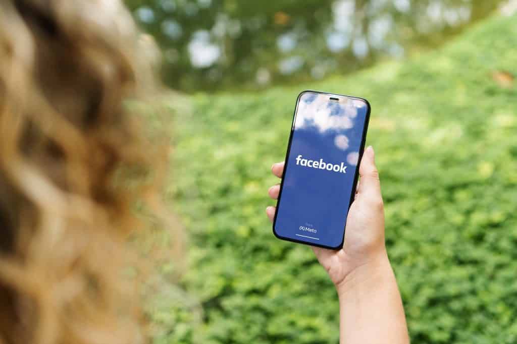 Imagem-conceito para nota sobre conteúdo político no Facebook
