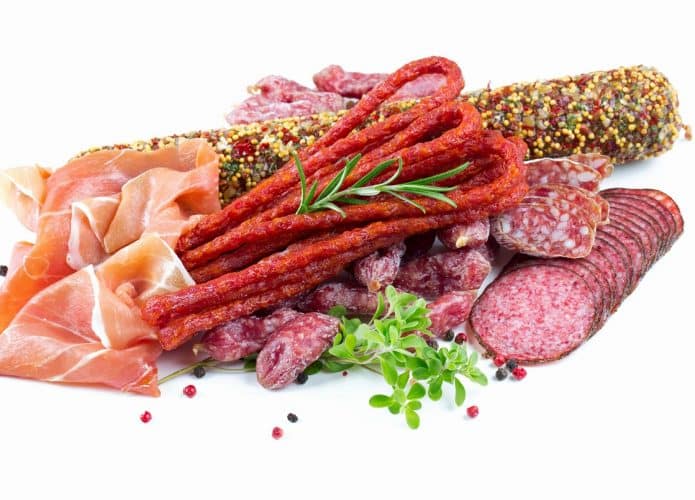 Vários alimentos, entre eles, embutidos, que podem ser um risco para o câncer