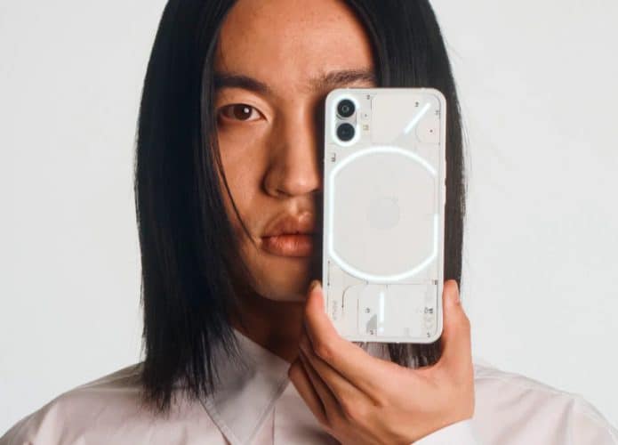 Nothing Phone (1) com interface Glyph