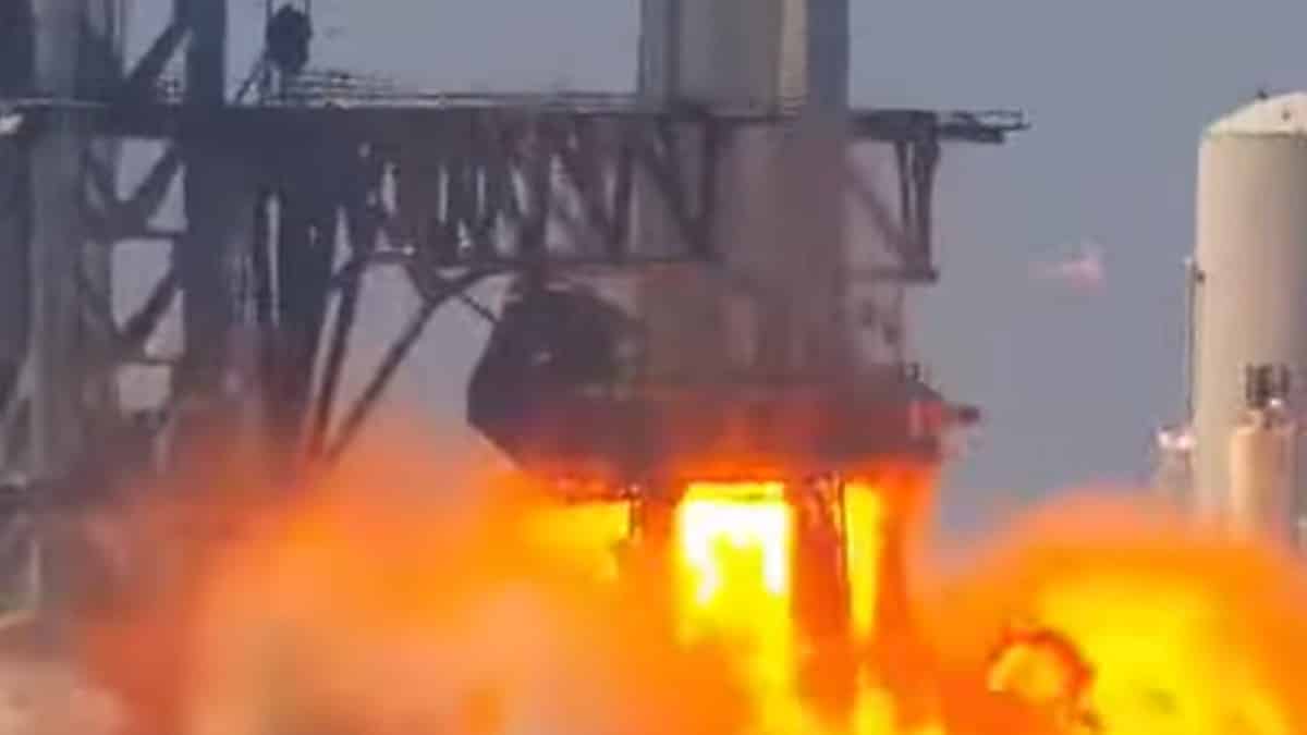 Foguete da SpaceX explode durante teste de solo; veja