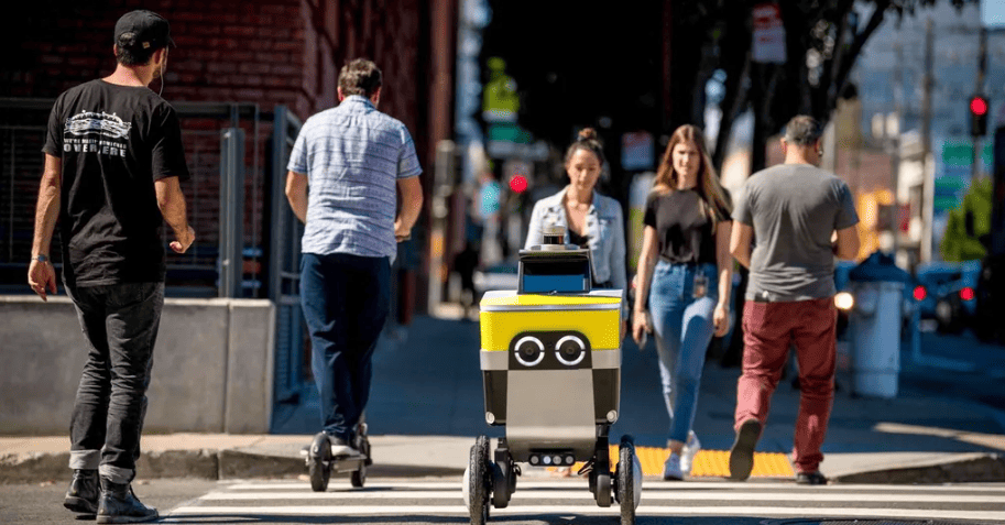 Robôs entregadores fazem delivery para pizzaria nos EUA. Imagem: Serve Robotics