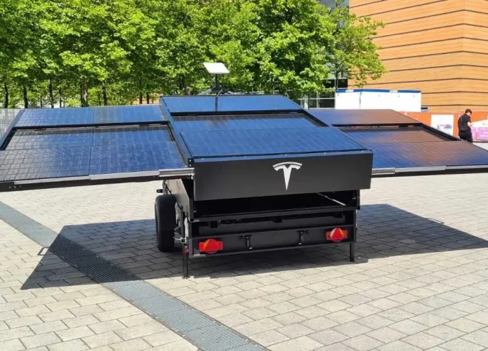 Tesla mostra conceito de trailer com painéis solares integrados na Alemanha