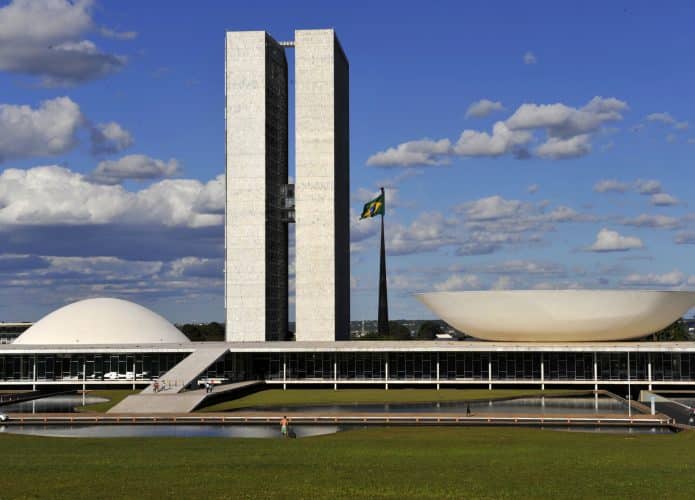 Camara_dos_deputados_edital_retificado-695x500
