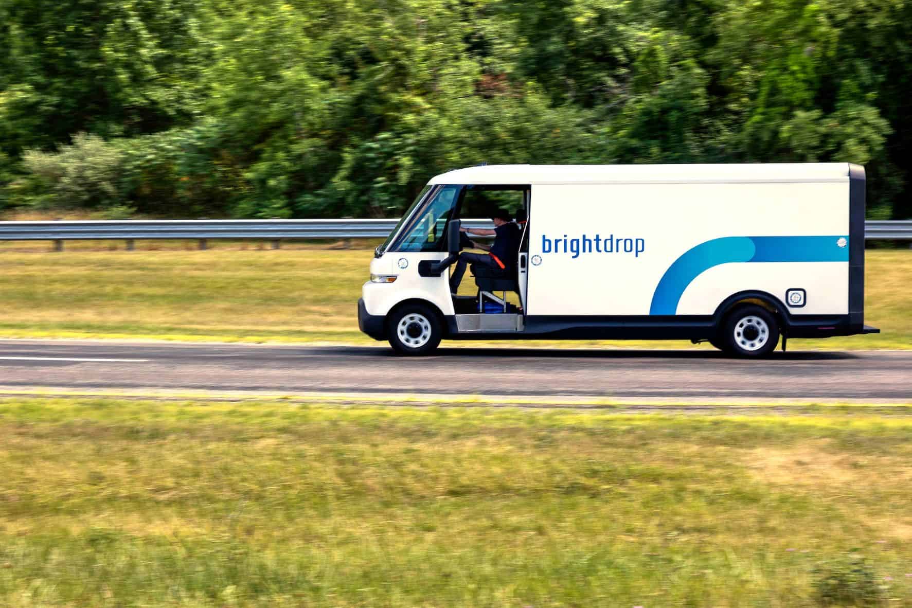Dirigimos o BrightDrop EV 600: furgão elétrico da GM que leva até 1 tonelada