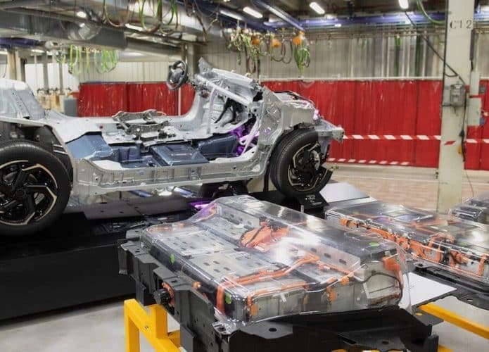 Peugeot revela os bastidores da montagem dos seus veículos eletrificados