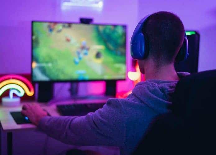 Signs-Your-Teen-Is-Addicted-to-Video-Games-695x500