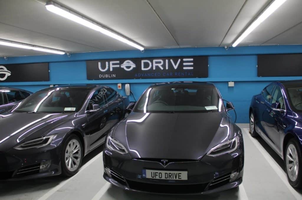 Carros na estação da UFODrive
