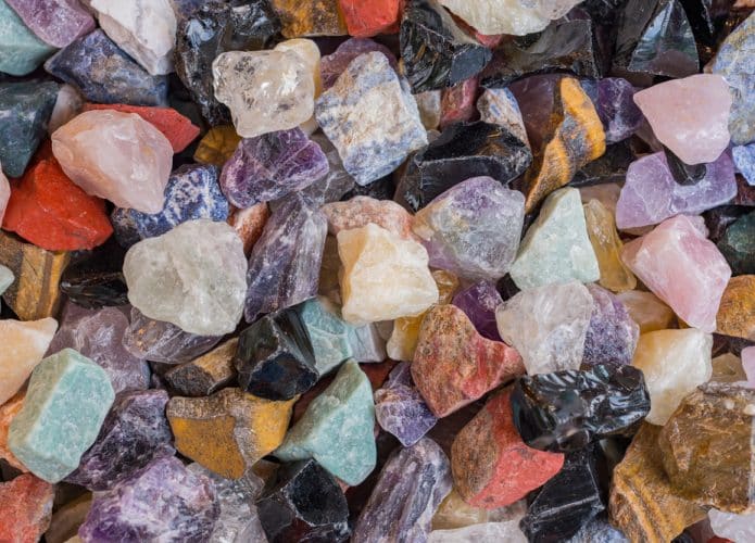 Fragmentos de pedras minerais naturais