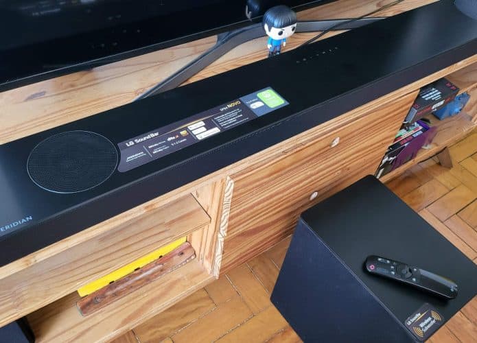 Com a soundbar LG SP9A com som Dolby Atmos 5.1, tamanho é documento