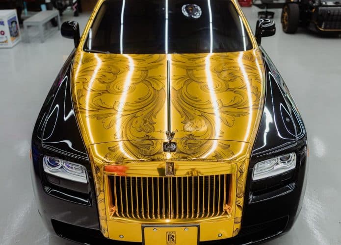Limusine Rolls-Royce ganha customização inspirada na Versace