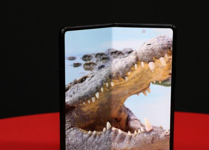 Câmera selfie sob a tela do Galaxy Fold 4 deve ser menos visível