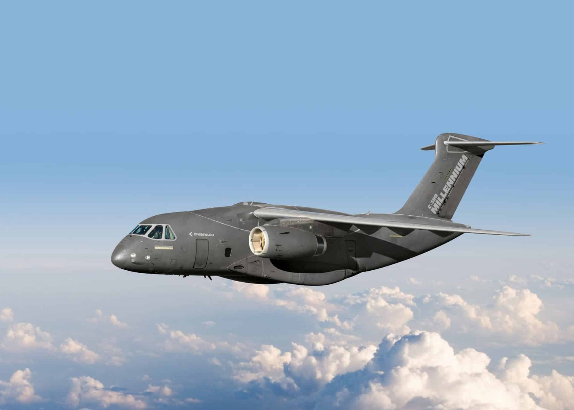Cargueiro militar da Embraer estreia na República Tcheca com difícil missão
