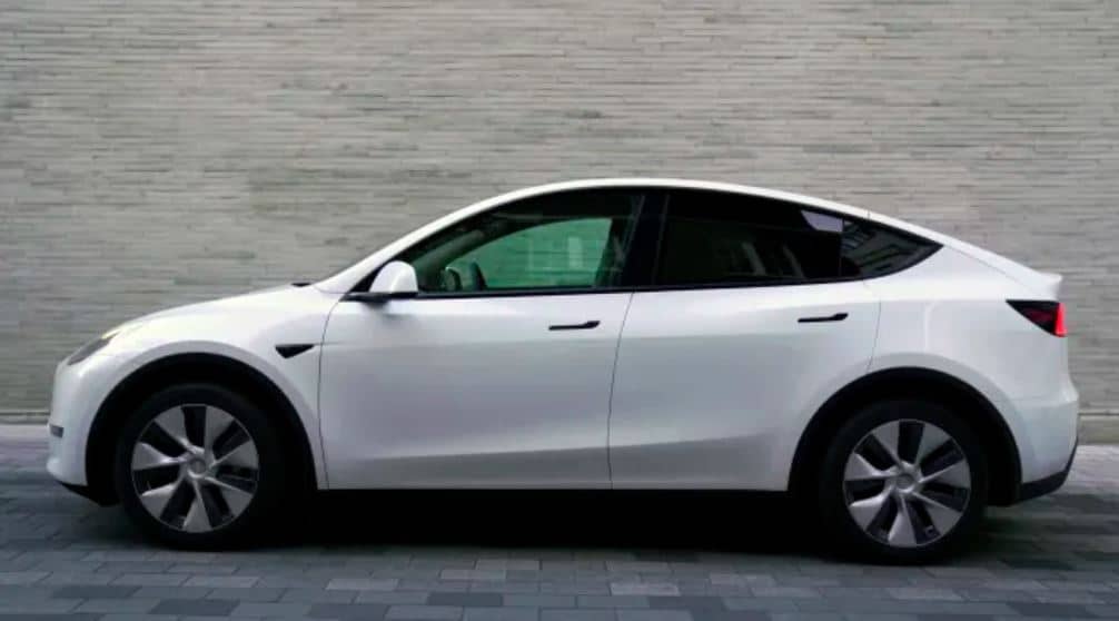 Fábrica gigante da Tesla no Texas anuncia seu SUV Model Y de número 10.000