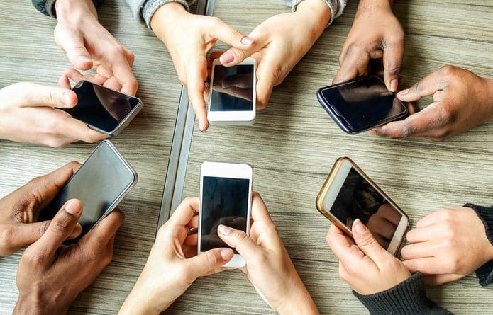 União Europeia propõe novas regras para smartphones vendidos na região