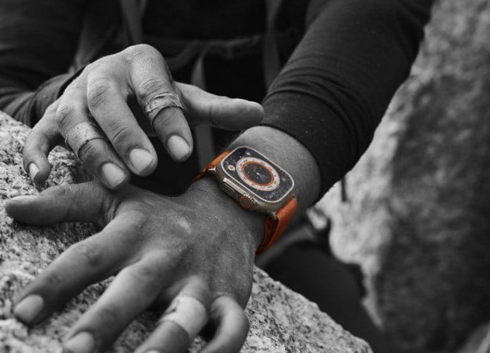 Novo Apple Watch Ultra é bem resistente, com case de titânio e tela de cristal de safira