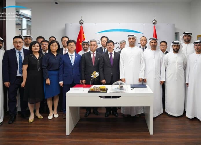 Autoridades espaciais da China e dos Emirados Árabes Unidos