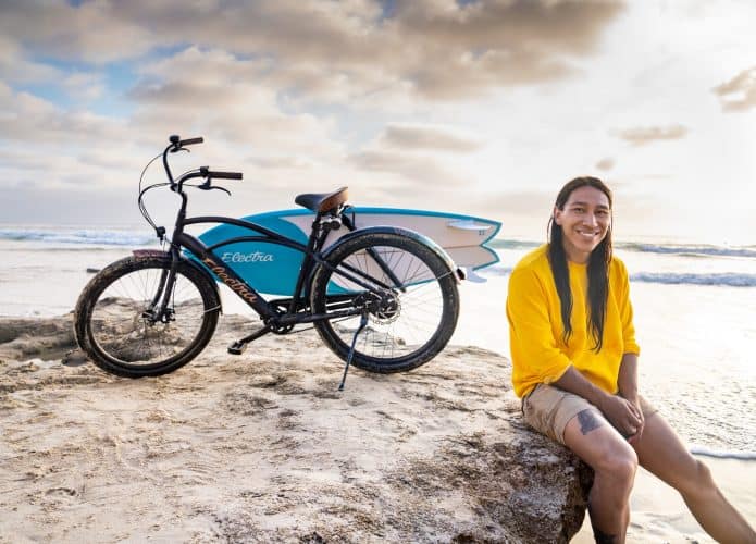 Bicicleta elétrica acessível inspirada no Surf é apresentada pela Electra